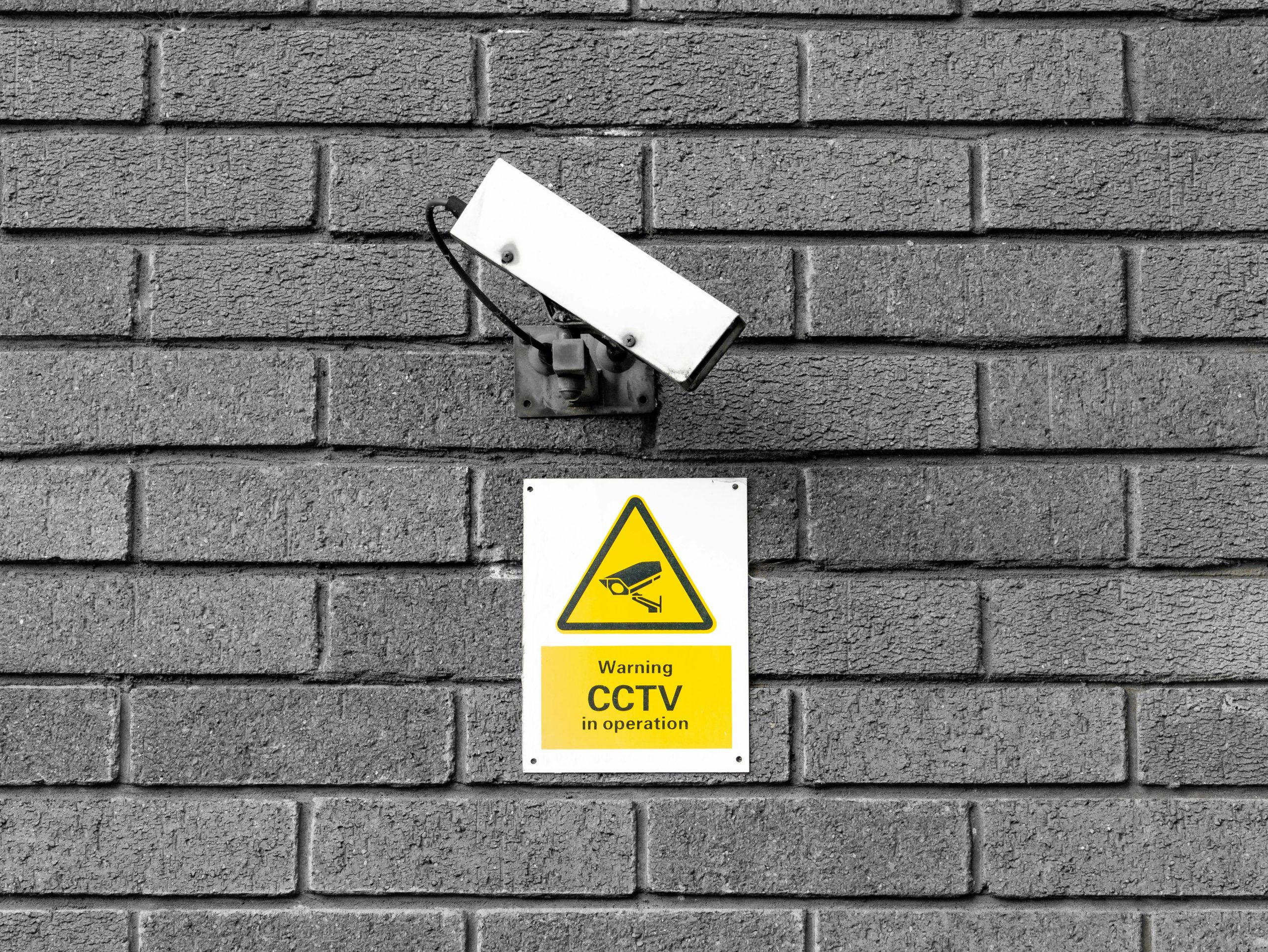 the-blowup-EvNZeUNhZW4-unsplash (1) CCTV signs